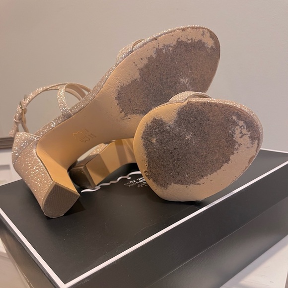 Nina Shari Sand Gold Dress Heels - Picture 10 of 11